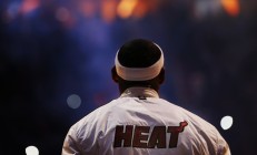 多特蒙德常规赛横扫洛杉矶湖人，库里砍下9记关键球，全场沸腾