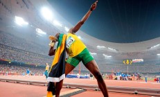 羽毛球赛场焦点！美国队对阵日本队，战术博弈精彩纷呈，教练斗智斗勇